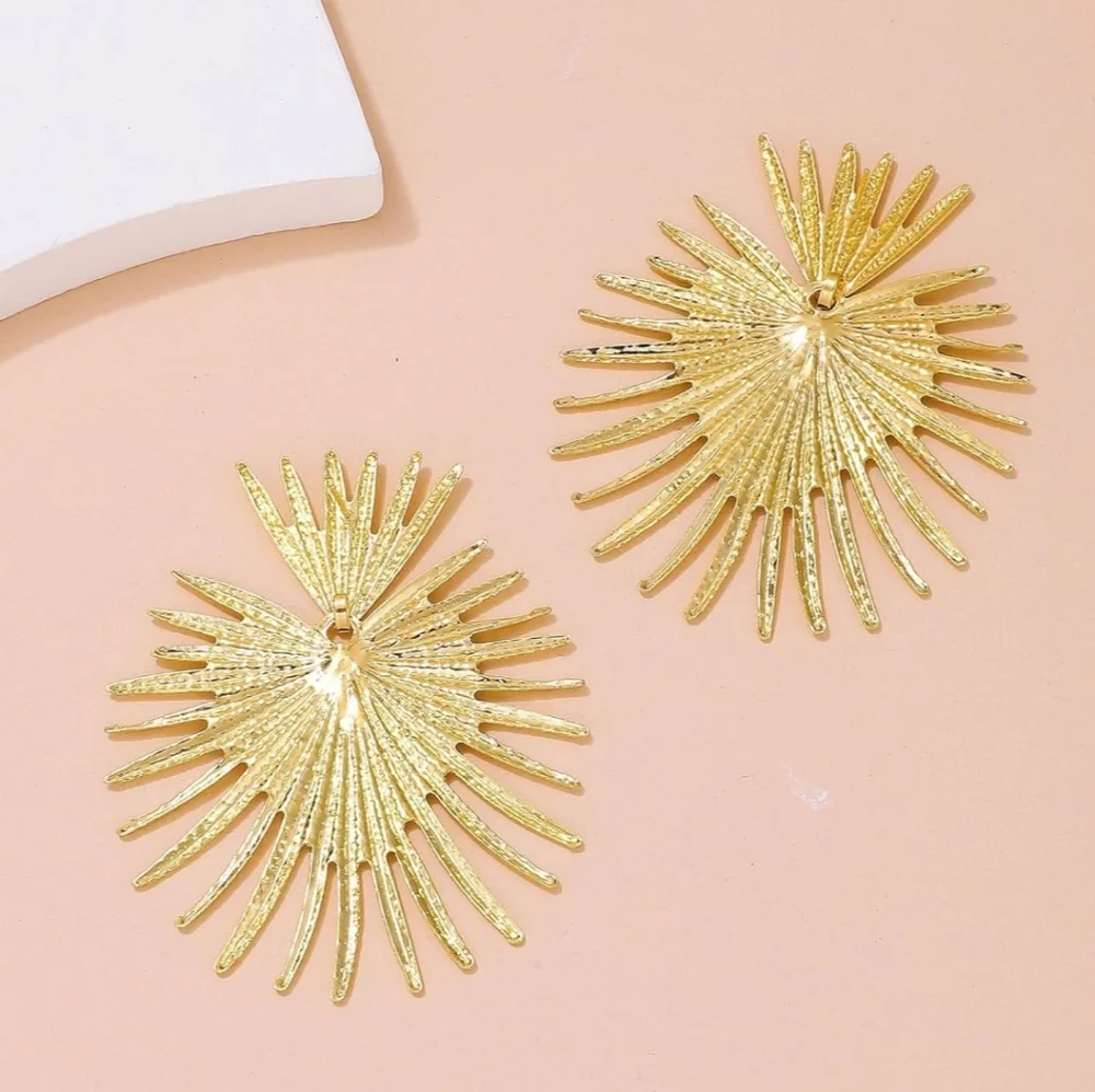 Women's Bohemian Gold Hypoallergenic Stud | Sunflower Designed Earrings - Picture 5 of 6